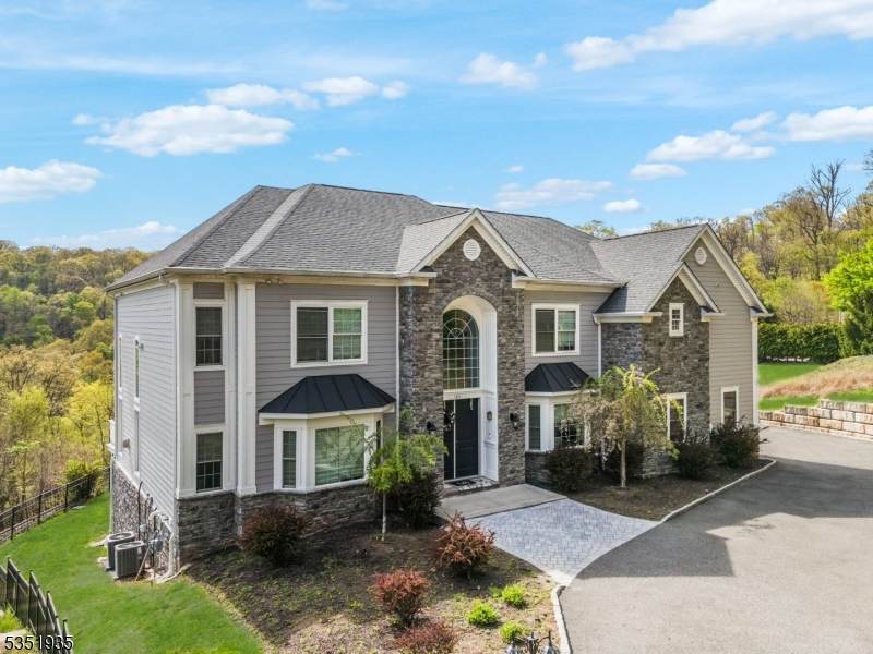 183 Johnston Dr - Photo 1