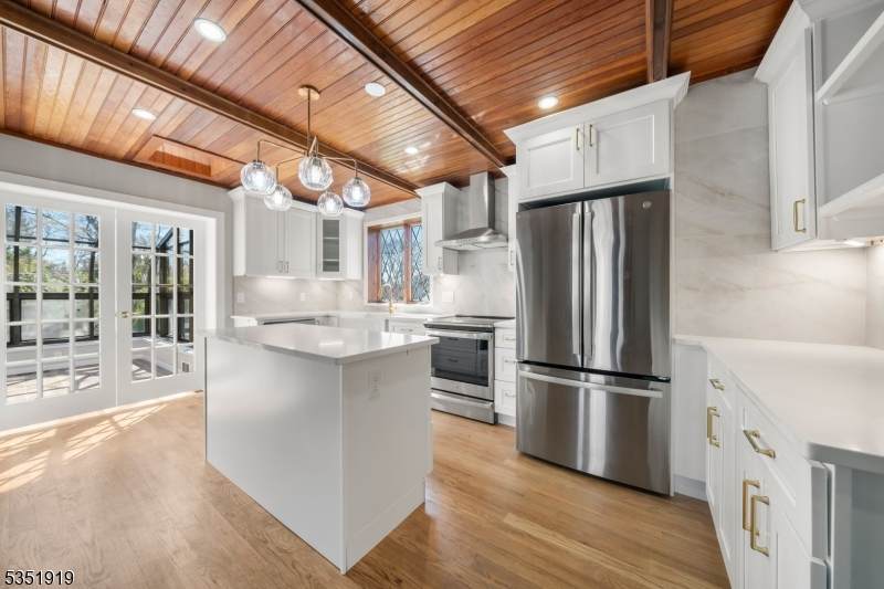 657 Amboy Ave - Photo 1