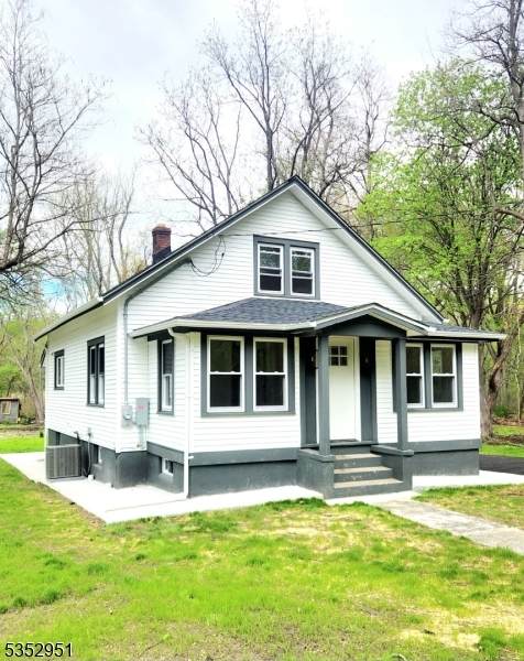 54 Bellows Ln - Photo 1