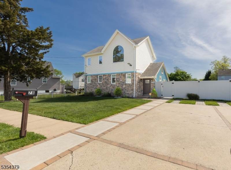 78 Henry St - Photo 1
