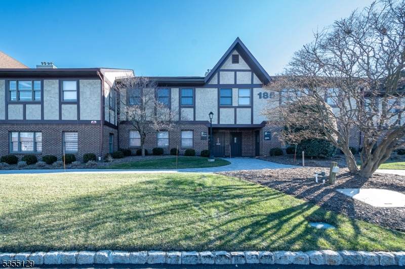 185 Fairfield Ave-Unit 2A - Photo 1