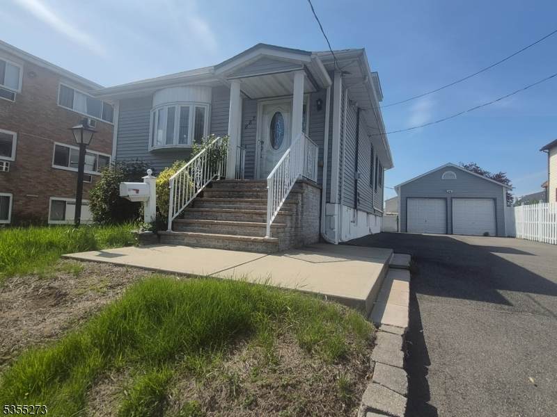 887 Schuyler Ave - Photo 1