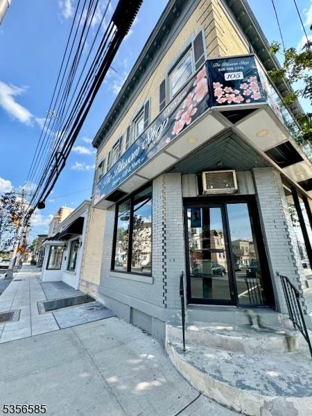 105 Franklin St - Photo 1