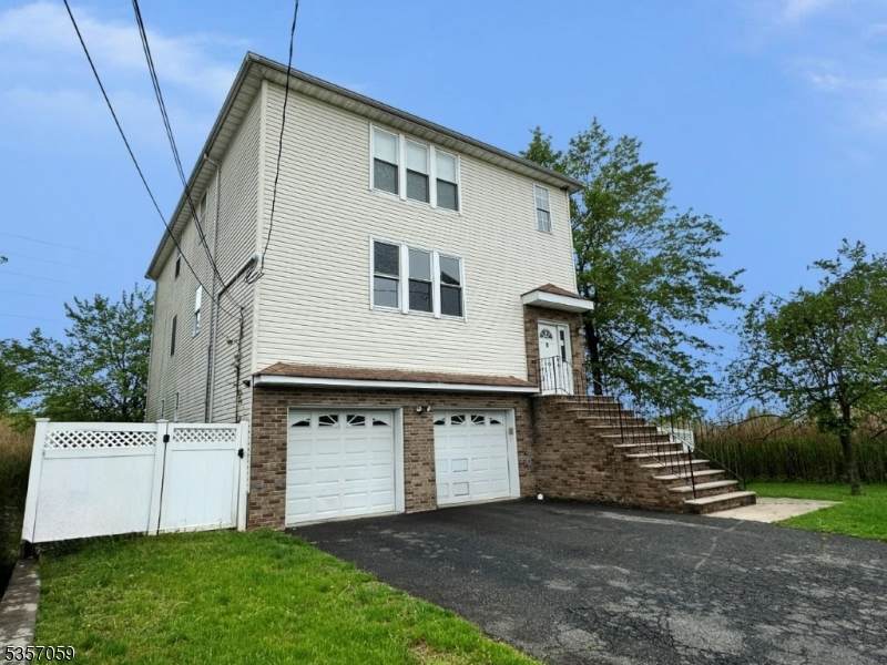 231 Irene St - Photo 1