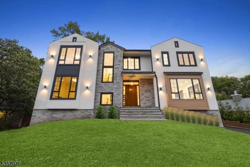 370 Hartshorn Dr - Photo 1