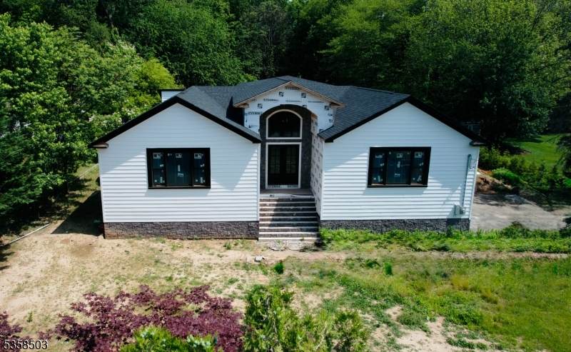 1153 Linwood Ave - Photo 1