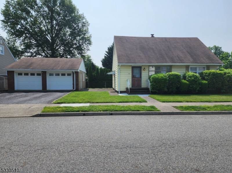133 Major St - Photo 1