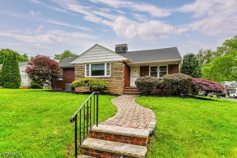 300 Jefferson Ave - Photo 1