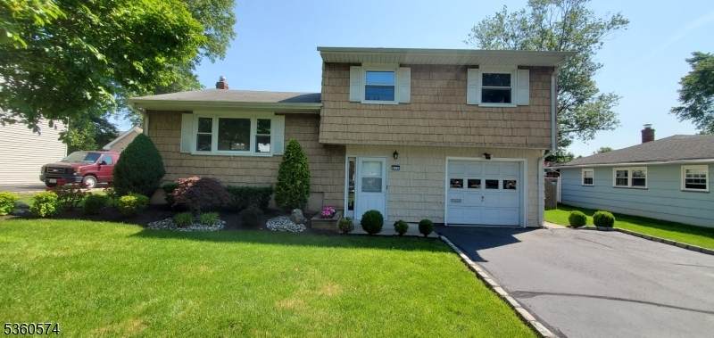 813 Riverbend Drive - Photo 1