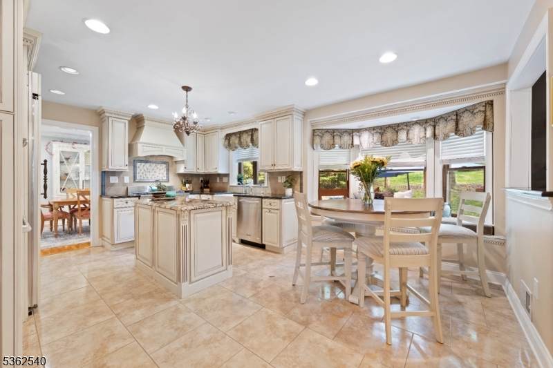 4 Dogwood Dr - Photo 1