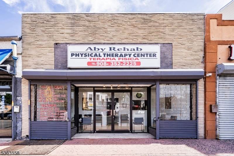 905 Elizabeth Ave - Photo 1