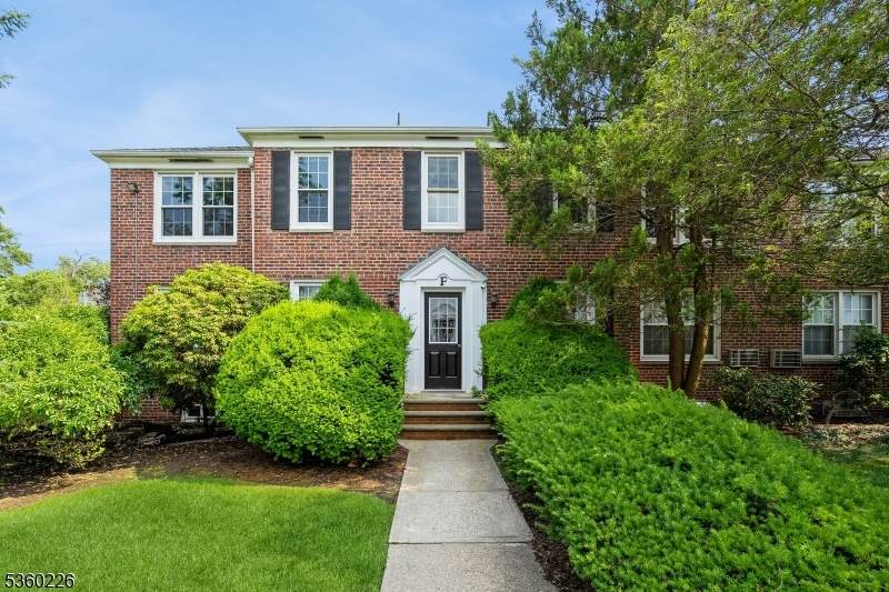 101 Gates Ave - Photo 1