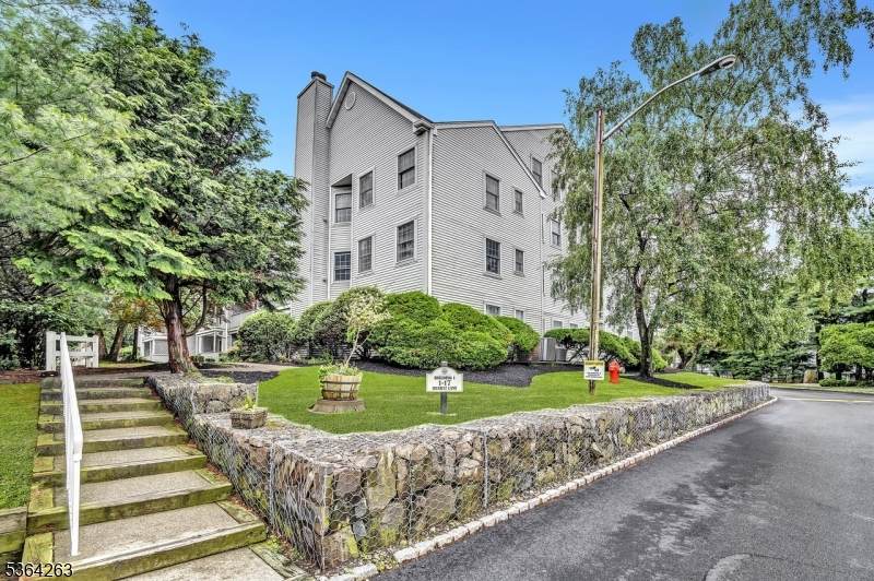 16 Quartz Ln - Photo 1