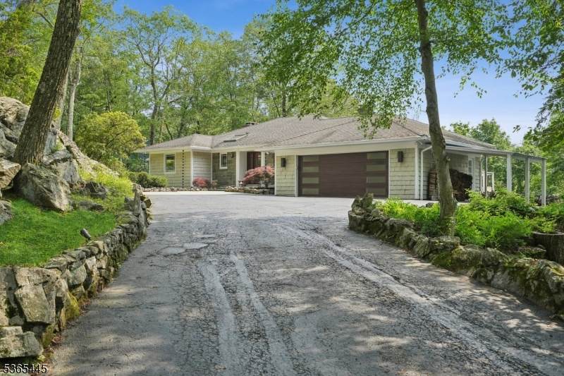 8 Hornbeam Ln - Photo 1