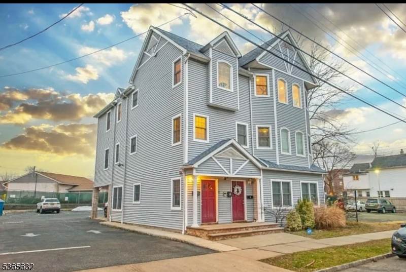 27 Sussex Ave - Photo 1