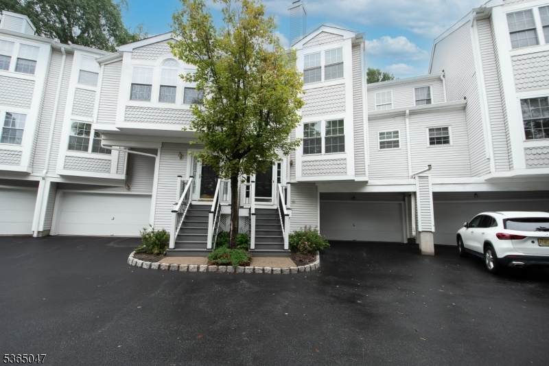 1607 Northcrest Ter - Photo 1