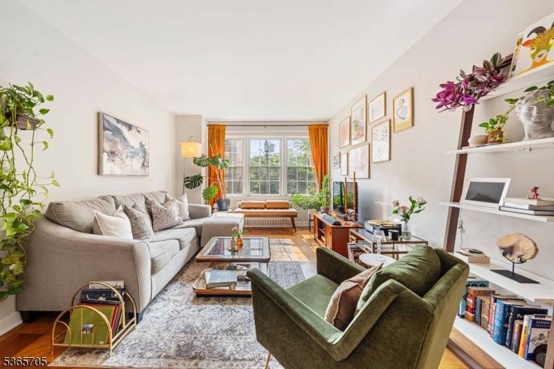 5 Roosevelt Place - Photo 1