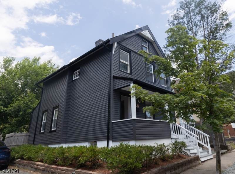 637 Union St - Photo 1