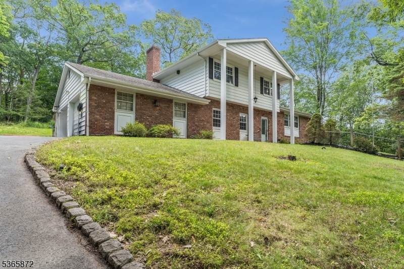 1052 Tall Oaks Dr - Photo 1