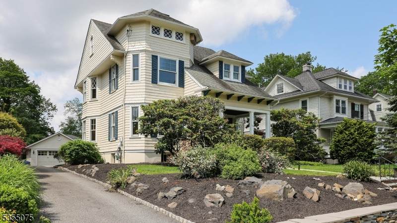 159 N Euclid Ave - Photo 1