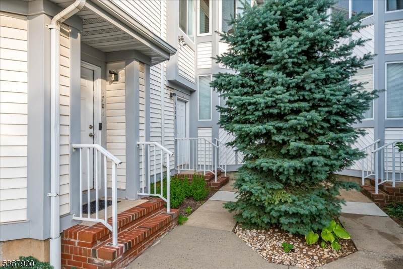1702 Amanda Ct - Photo 1
