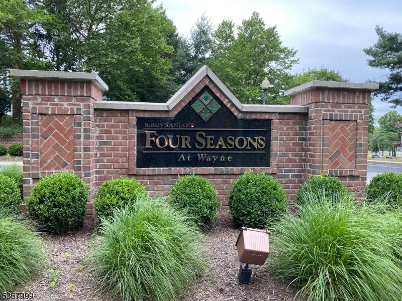 1407 Four Seasons Dr - Photo 1
