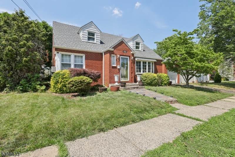 703 Elm St - Photo 1