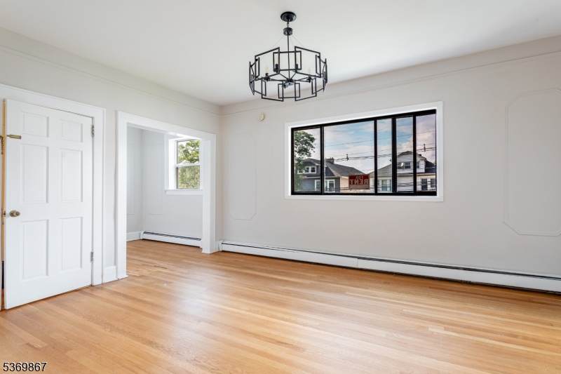 842 Pennington St - Photo 1
