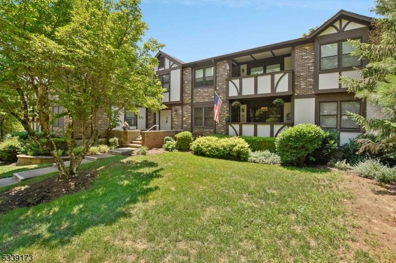 10 Heritage Dr - Photo 1