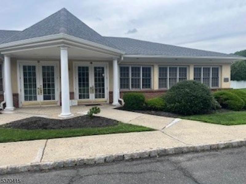 27 Mountain Blvd Suite 9 - Photo 1