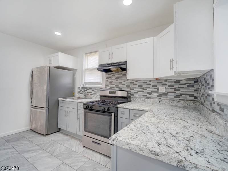 52 Headley Ter - Photo 1