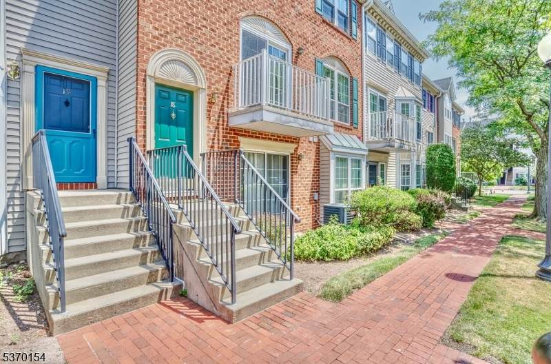 18 Dogwood St - Photo 1