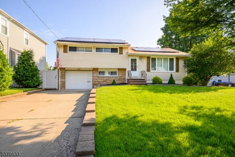 687 Sycamore St - Photo 1