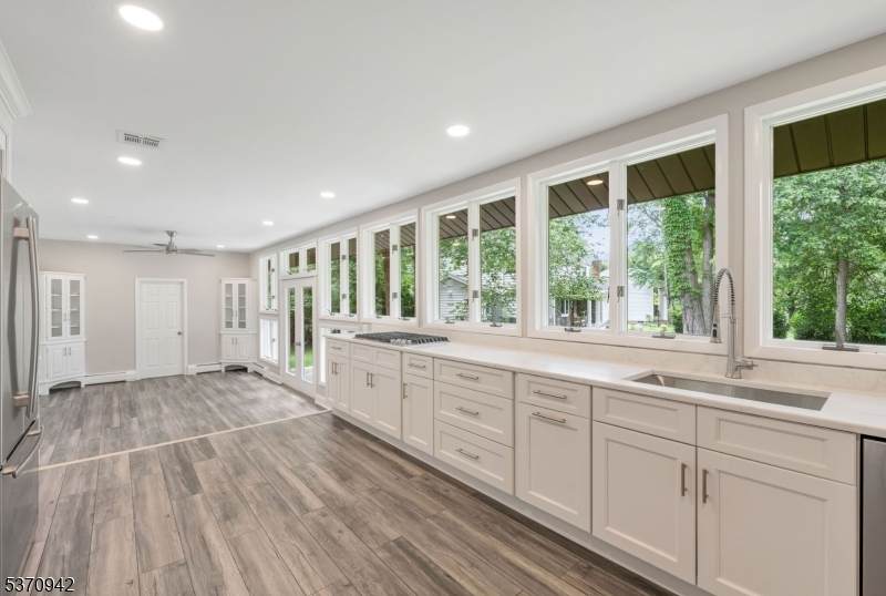 39 Edgewood Ave - Photo 1