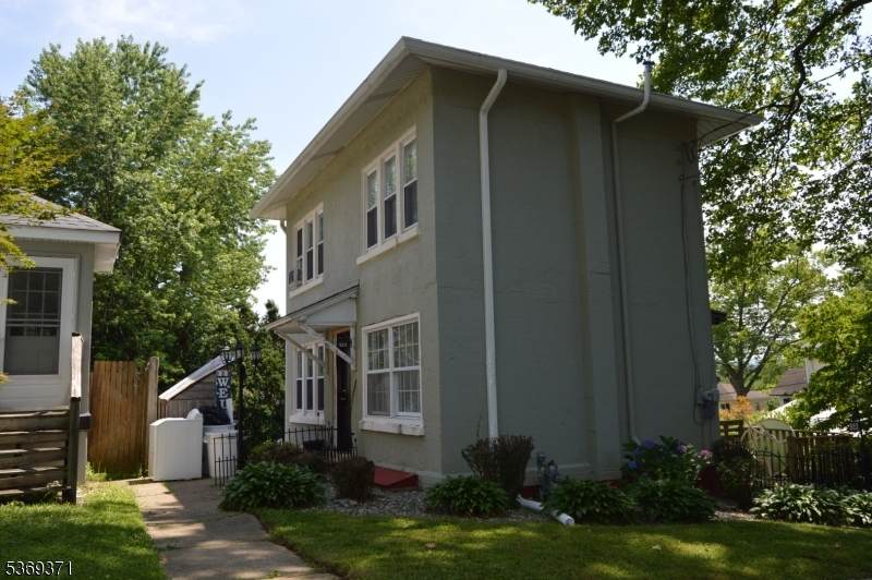 923 Hillside Rd - Photo 1