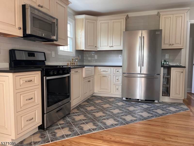 135 Main St - Photo 1