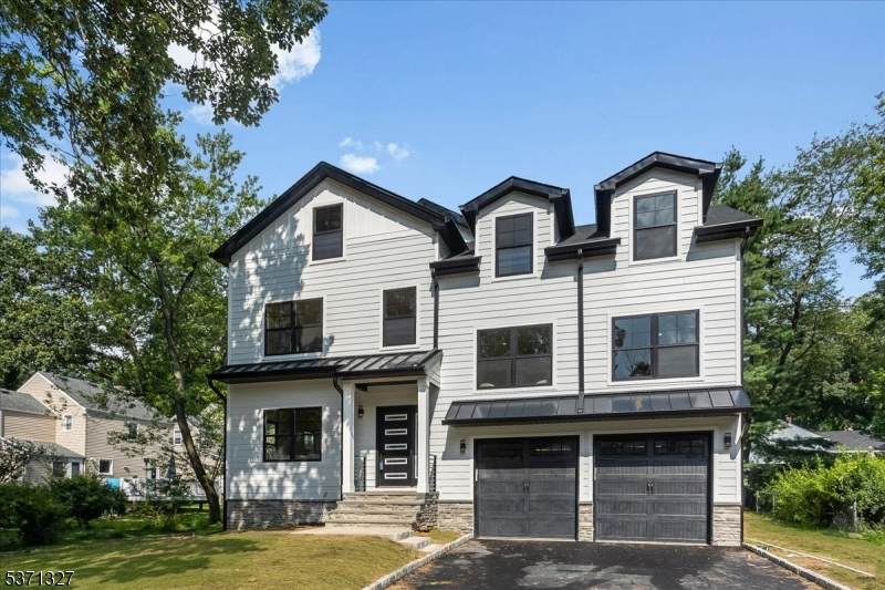 111 N Summit Ave - Photo 1