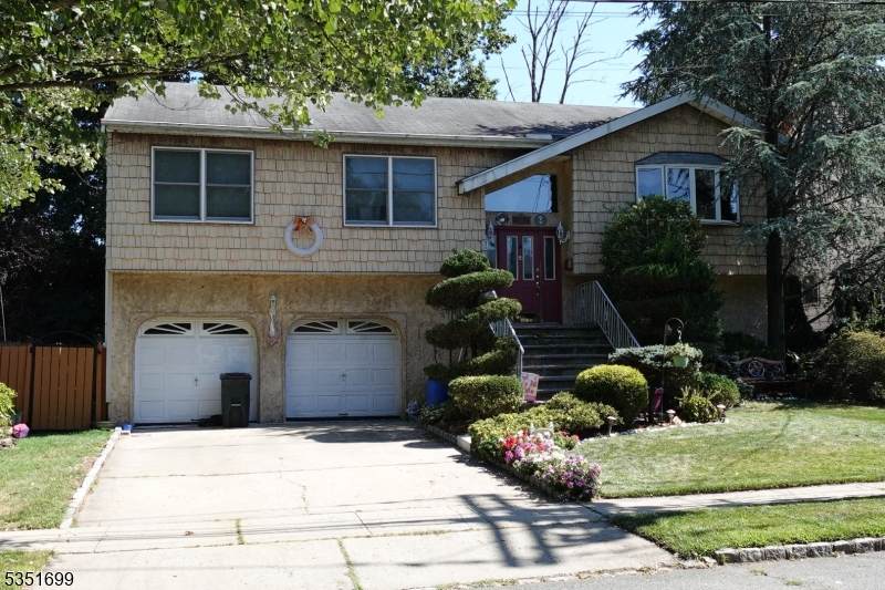 635 Bloomingdale Ave - Photo 1