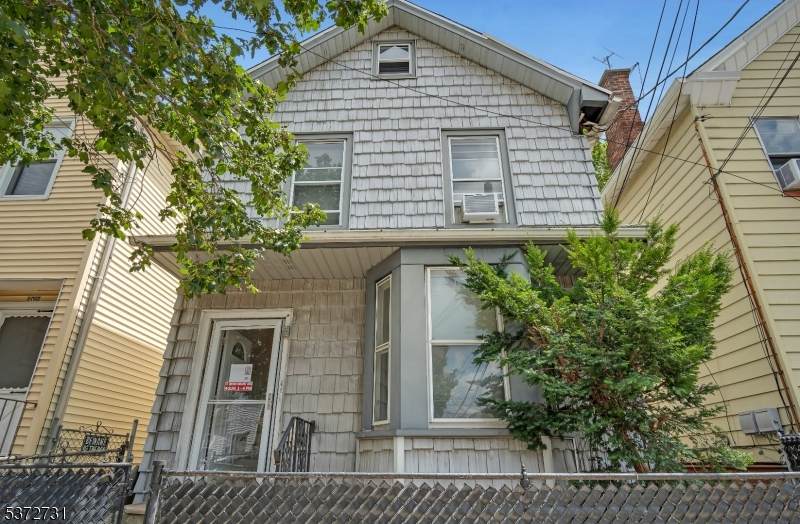 100 Grant Ave - Photo 1