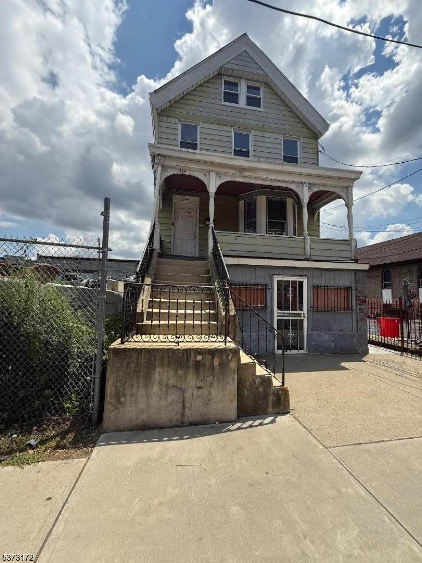 134 Hickory St - Photo 1