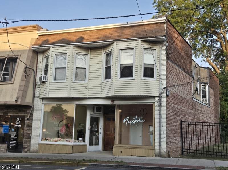 232 Stuyvesant Ave - Photo 1
