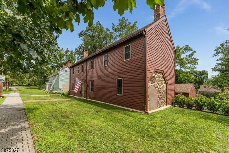 60 Center St - Photo 1