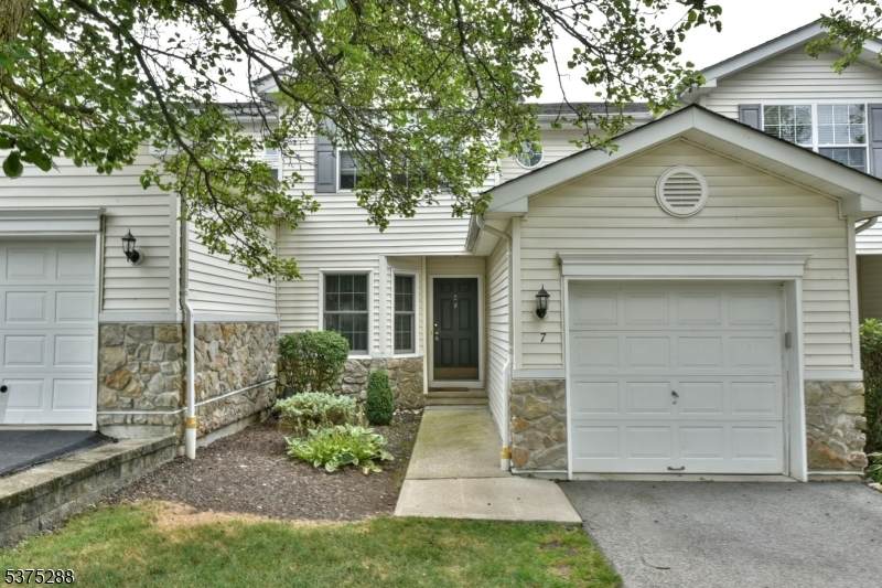 7 Meadow Lakes Dr - Photo 1