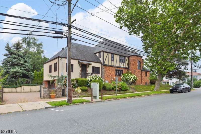 632 Belgrove Dr - Photo 1