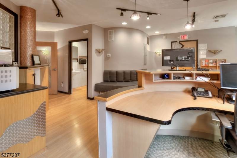 811 Courtyard Dr - Photo 1