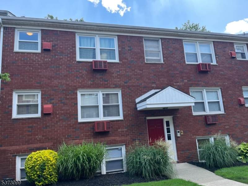 476 Joralemon St - Photo 1