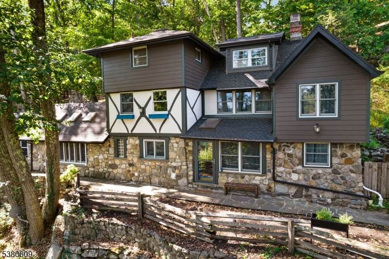 3 Hayes Ln - Photo 1