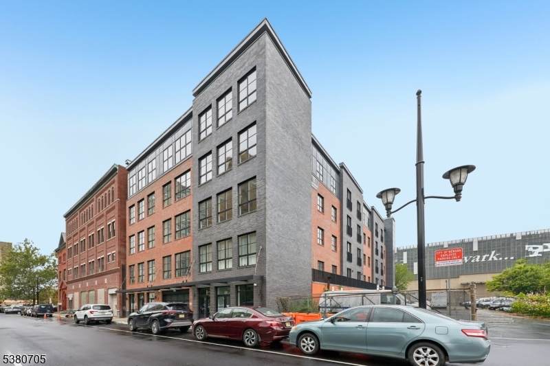 289 Halsey St - Photo 1