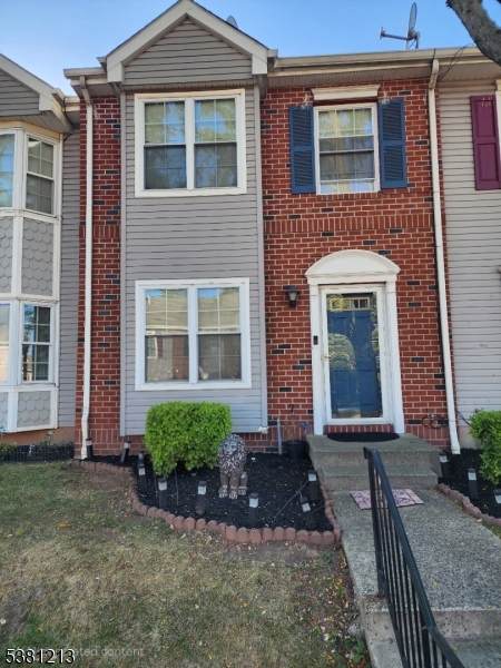 37 Martha Ct - Photo 1