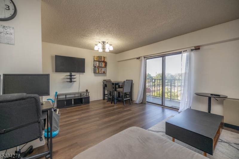 10 N Wood Ave - Photo 1